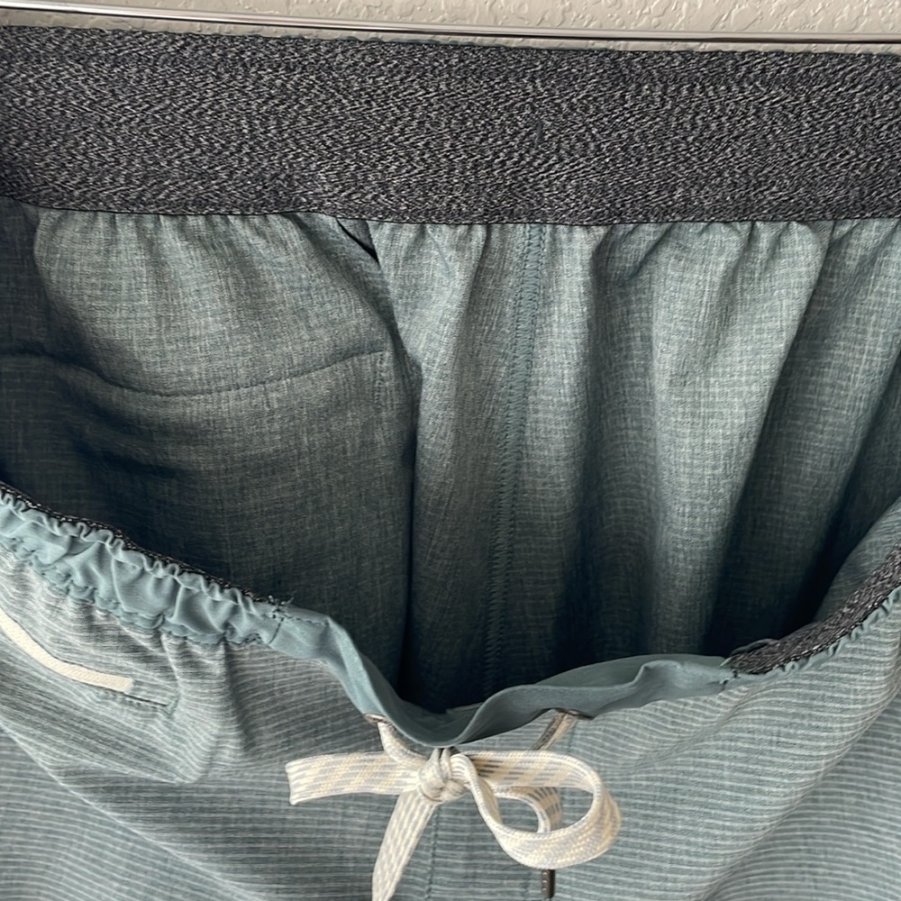 Vuori Banks short 7” - Picture 9 of 9